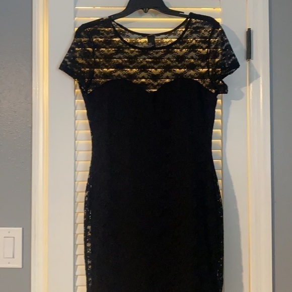 Black Lace Short Sleeved Dress size medium - Picture 5 of 14